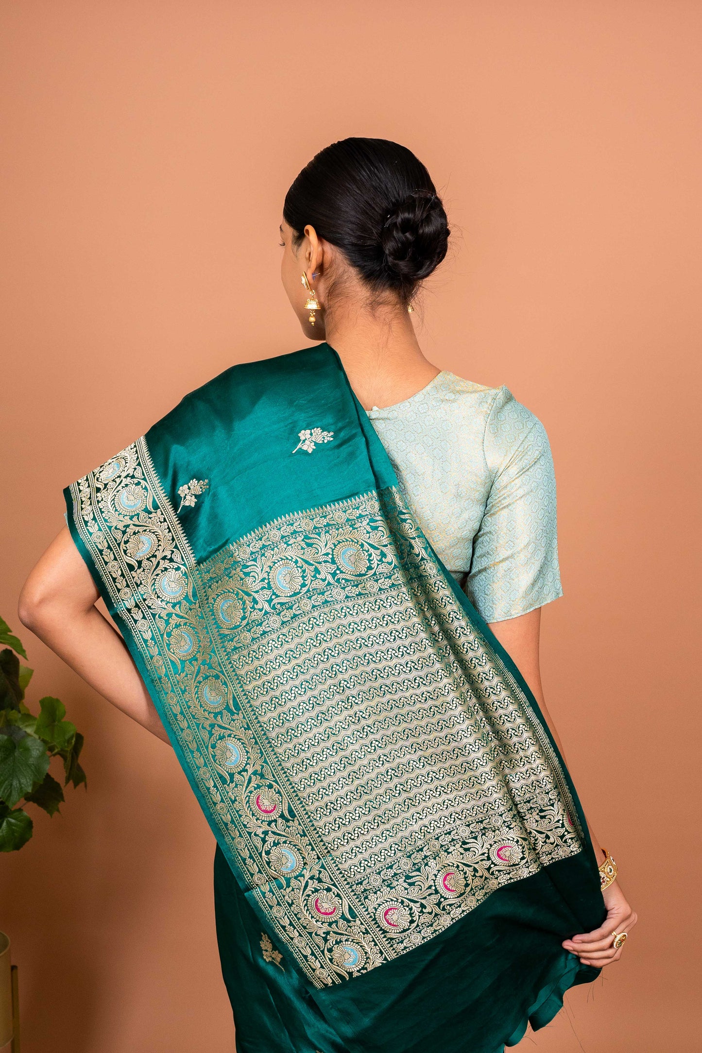 Neev Booti Handwoven Banaras Saree
