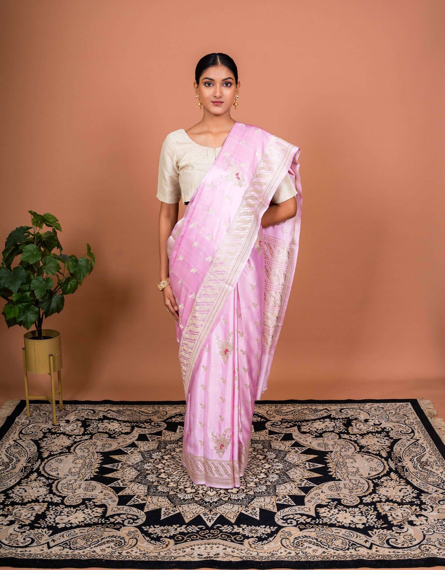 Guldasta Handwoven Banaras Saree