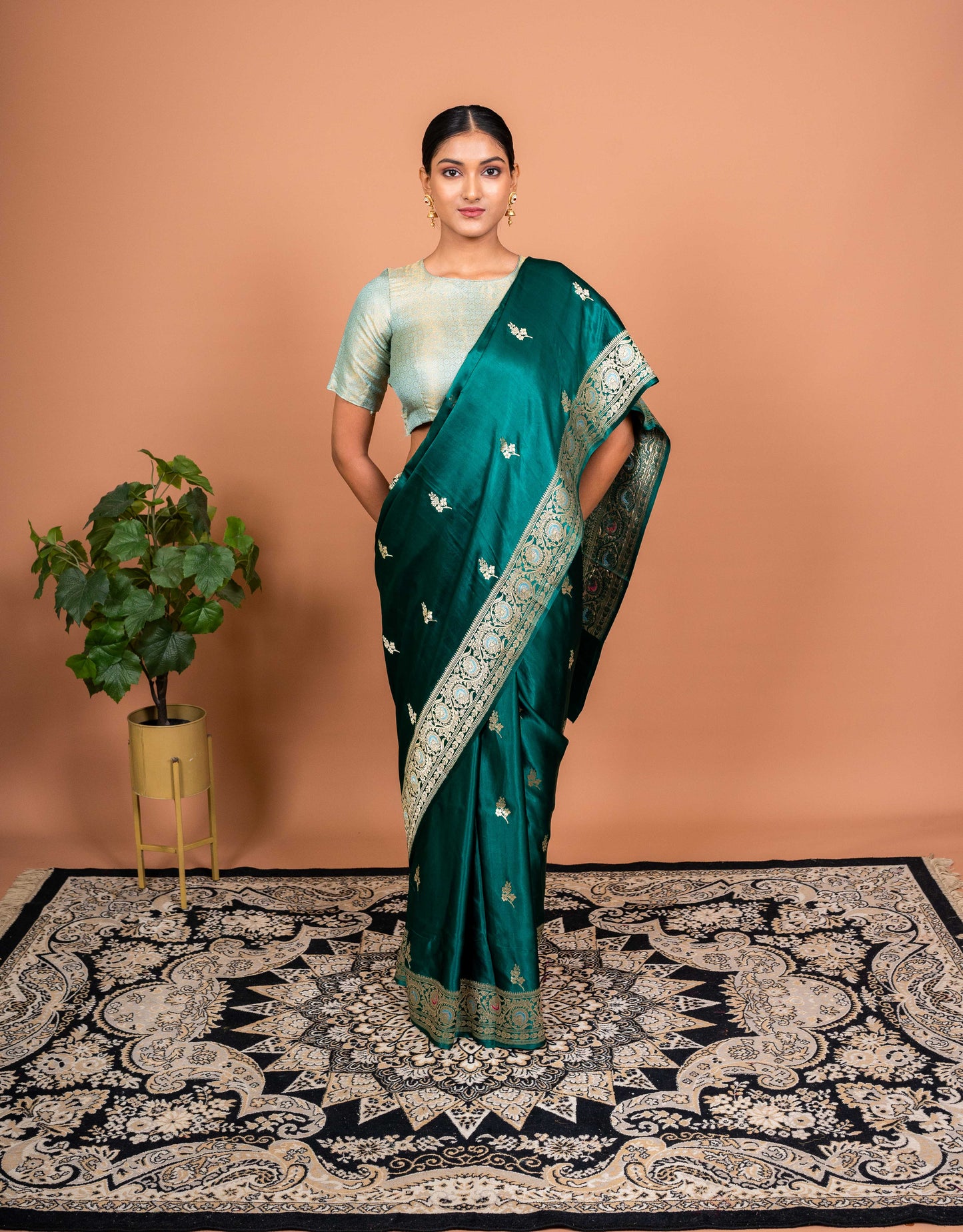 Neev Booti Handwoven Banaras Saree