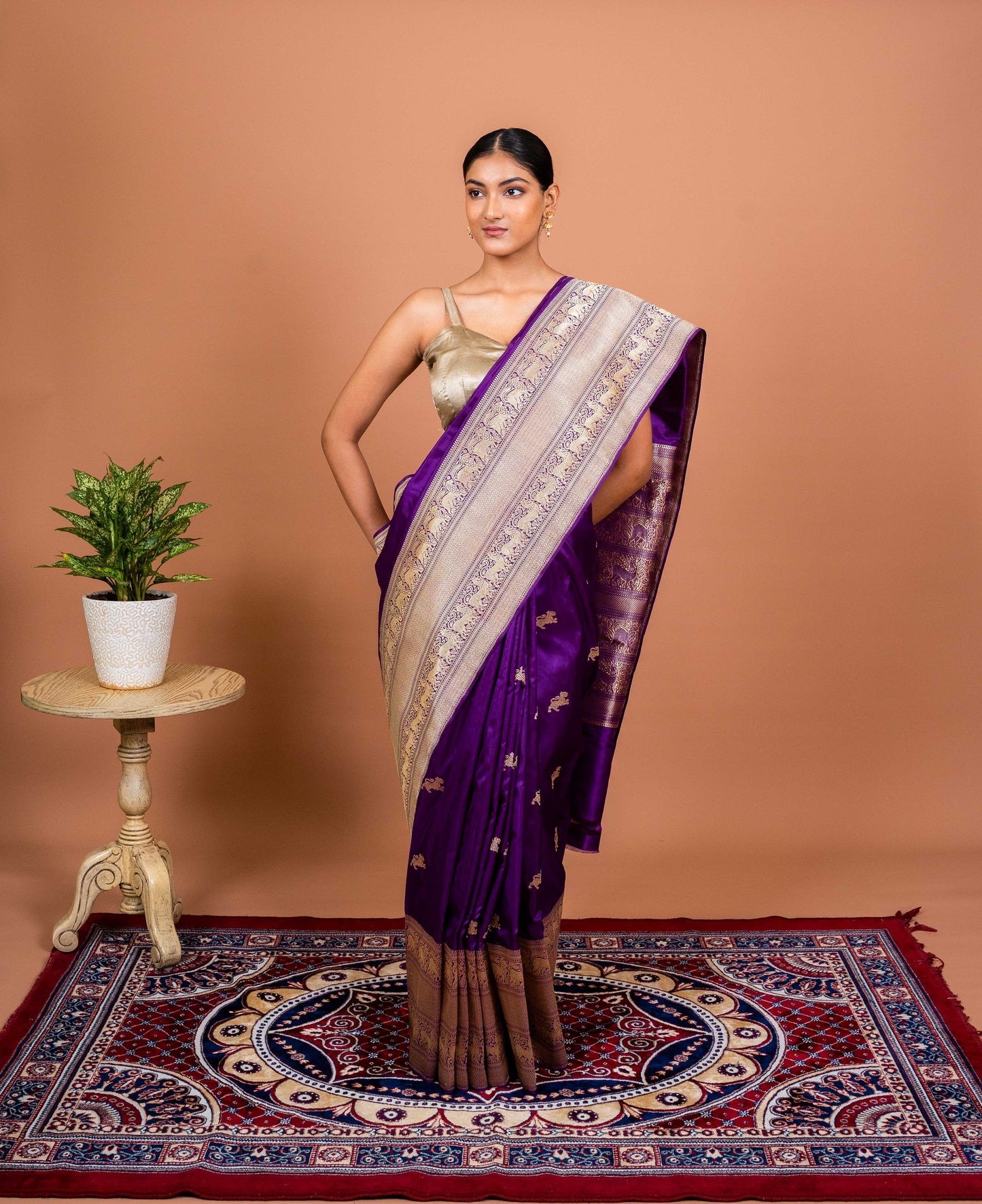 Shikargah Booti Handwoven Banaras Saree
