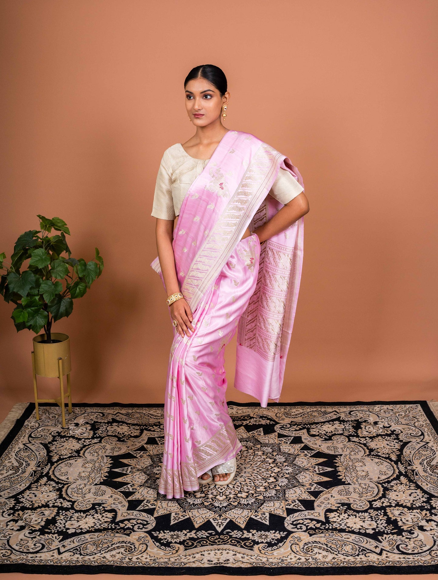 Guldasta Handwoven Banaras Saree