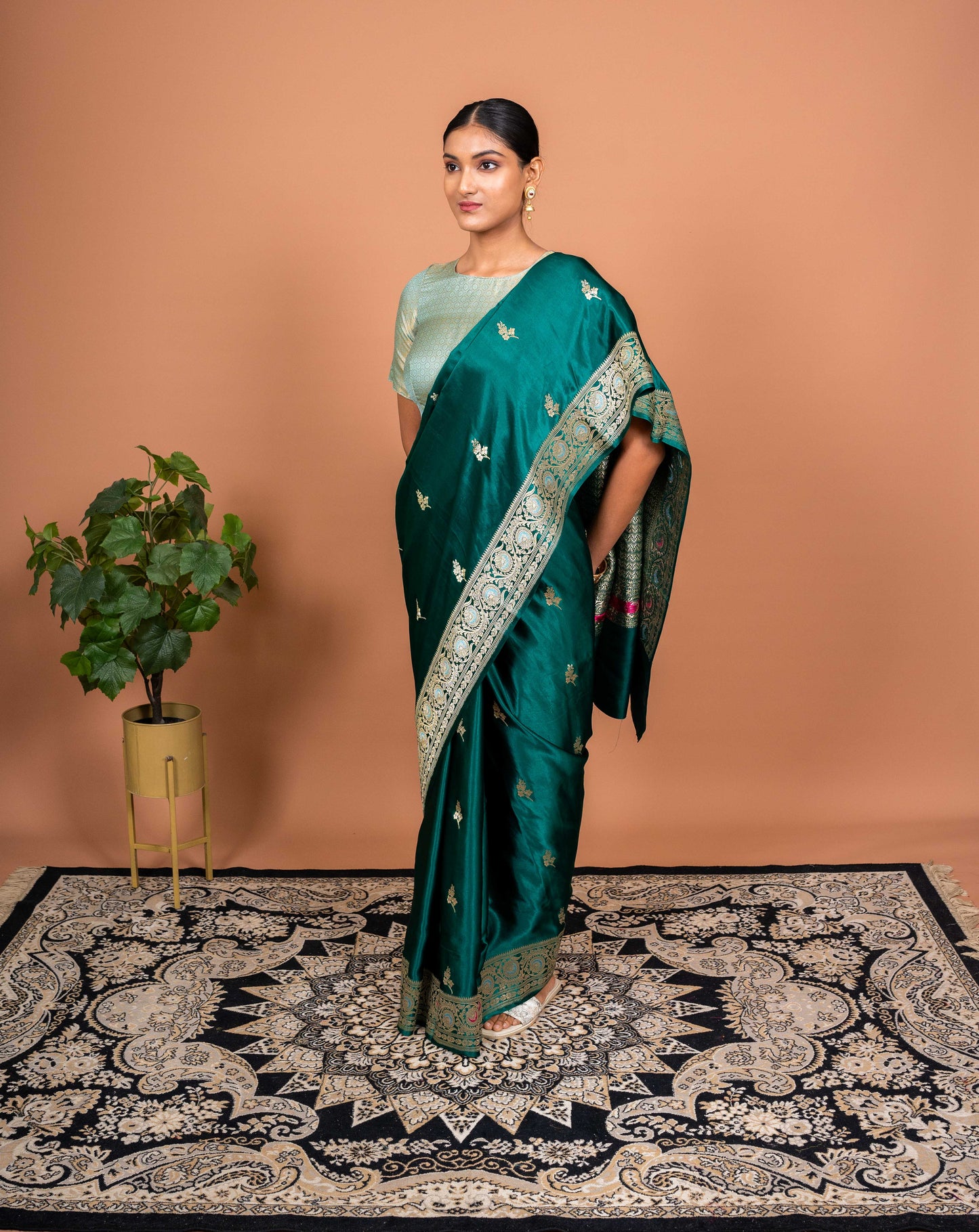 Neev Booti Handwoven Banaras Saree