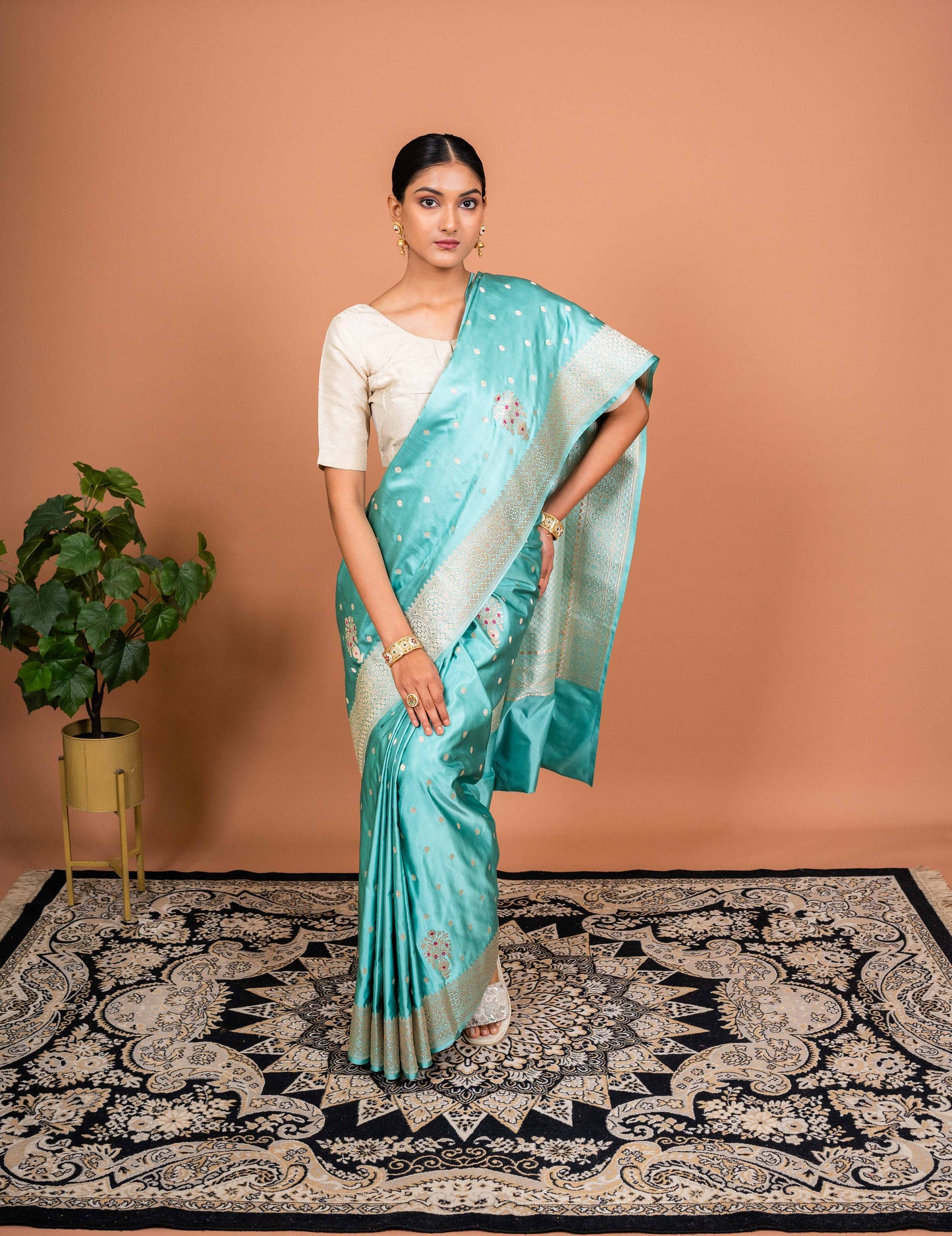Guldasta Handwoven Banaras Saree
