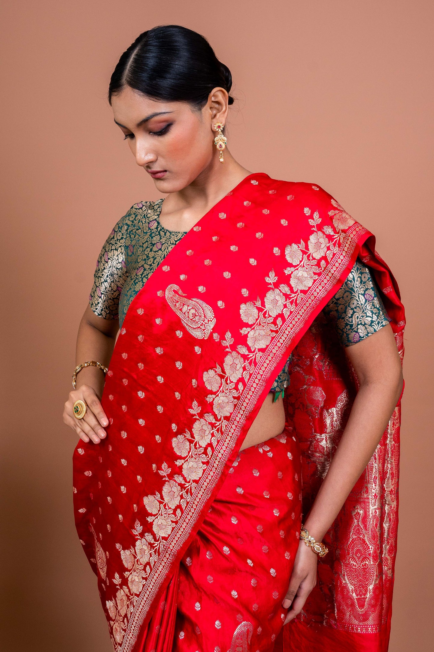 Sabhya Boota Handwoven Banaras Saree