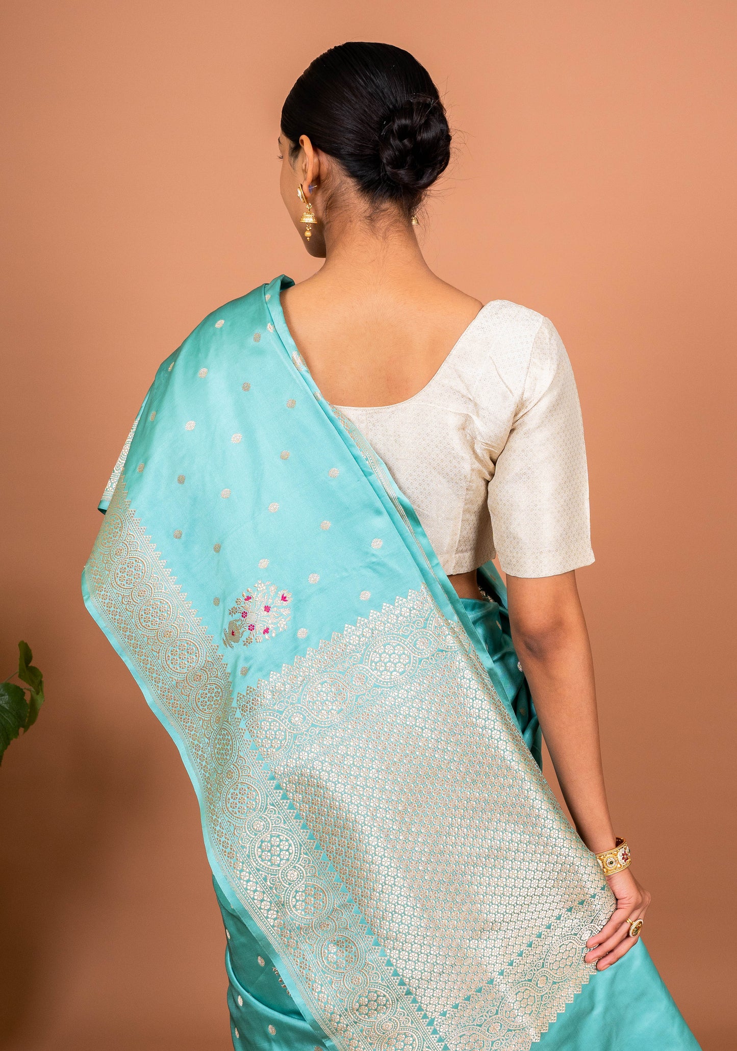 Guldasta Handwoven Banaras Saree