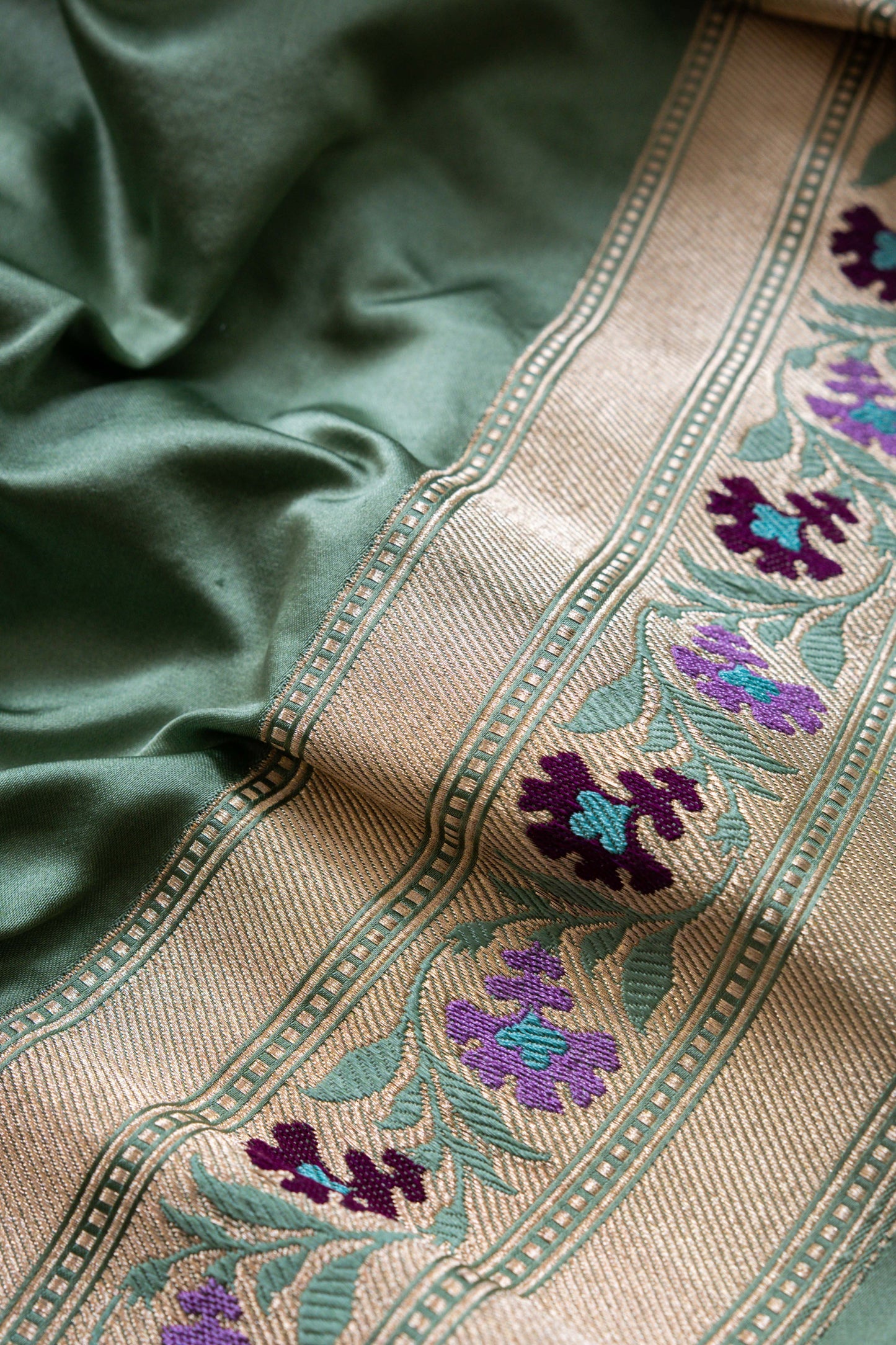 Carry Pallu Handwoven Banaras Saree
