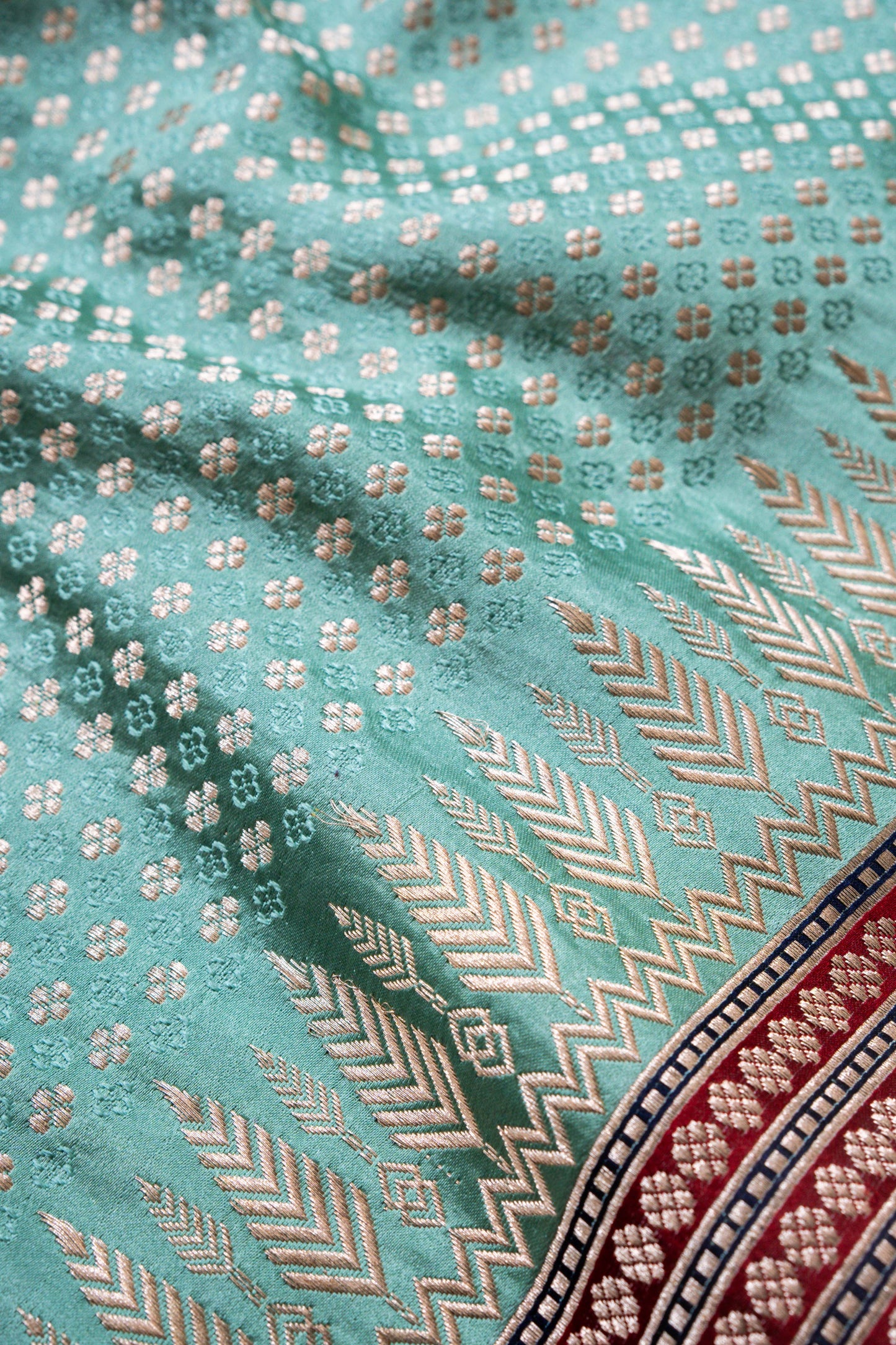 Kalmi Handwoven Banaras Saree