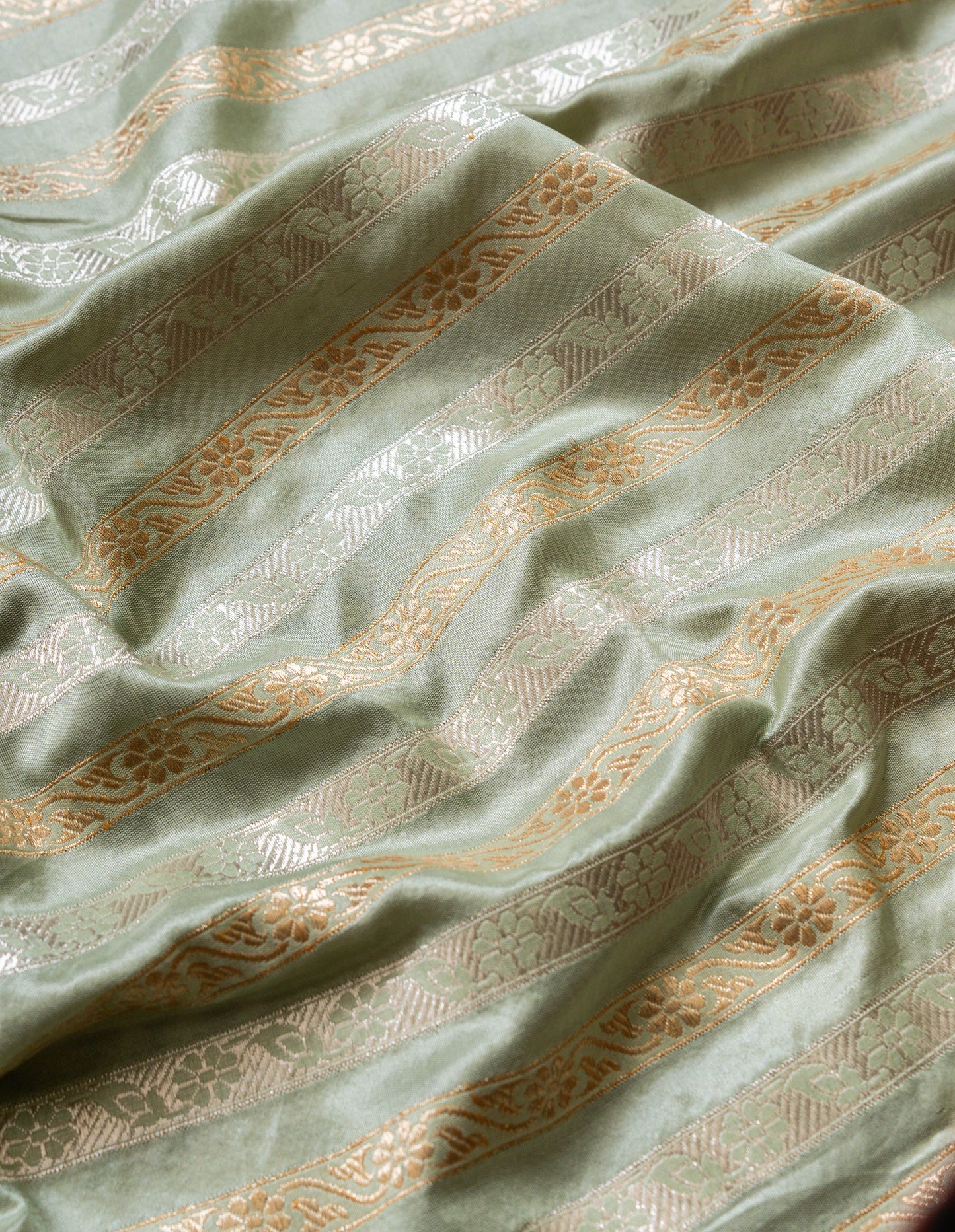 Paisely Pallu Handwoven Banaras Saree