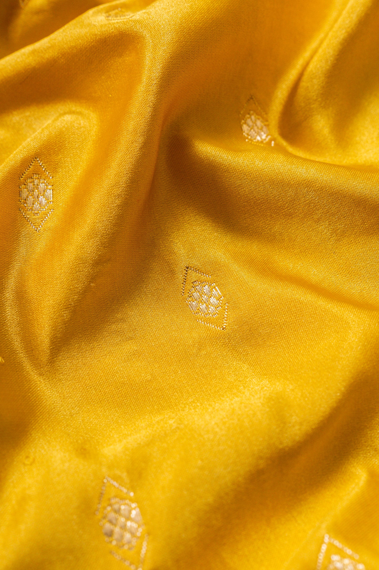 Kadhiyal Handwoven Banaras Saree