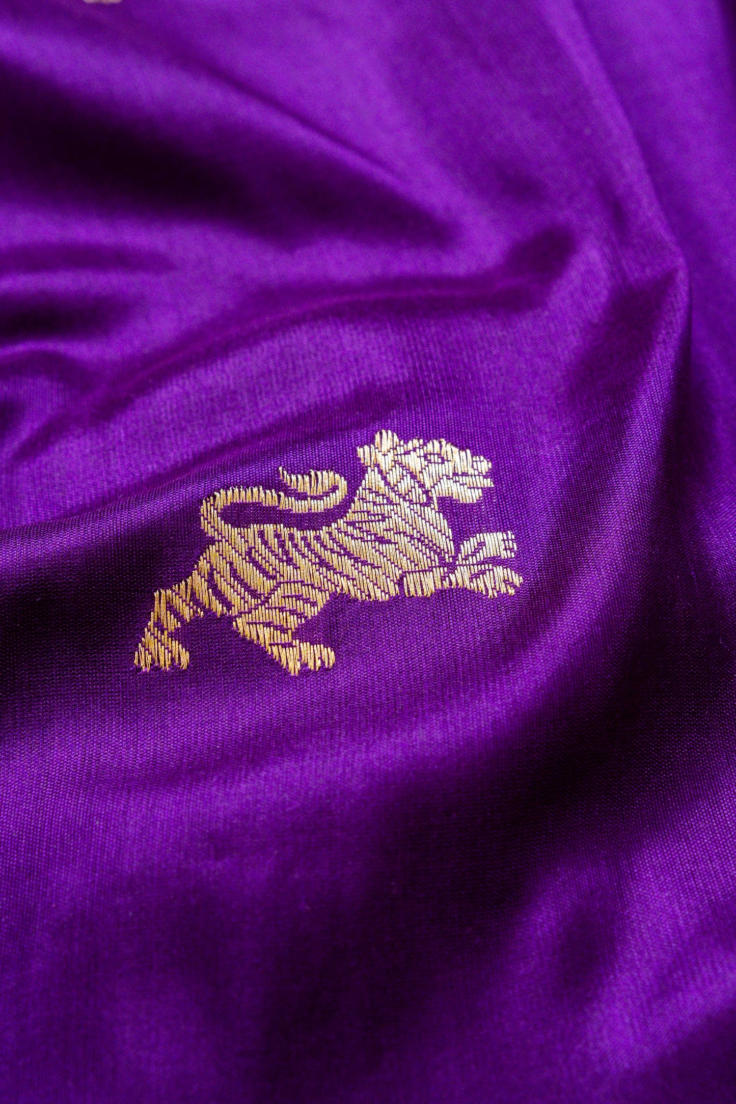 Shikargah Booti Handwoven Banaras Saree