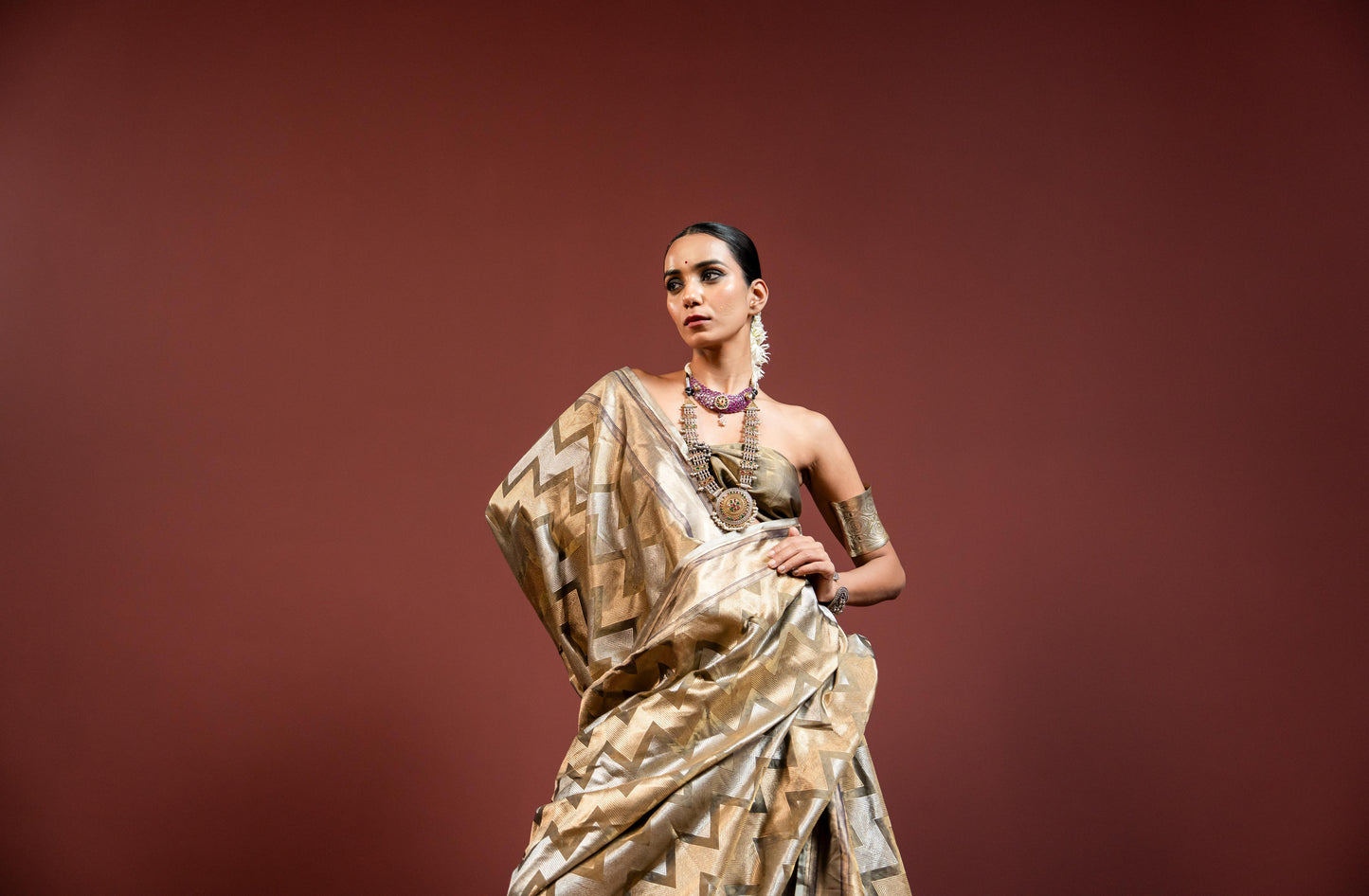 Aveera: A strength that glows quietly. Banarasi Saare