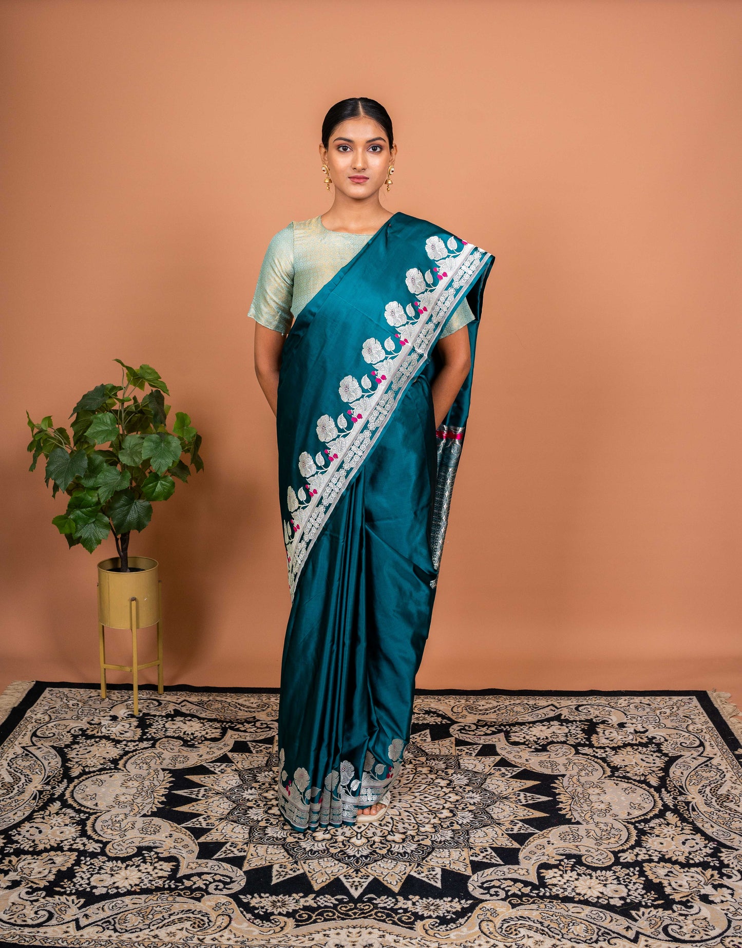 Gulner Border Handwoven Banaras Saree