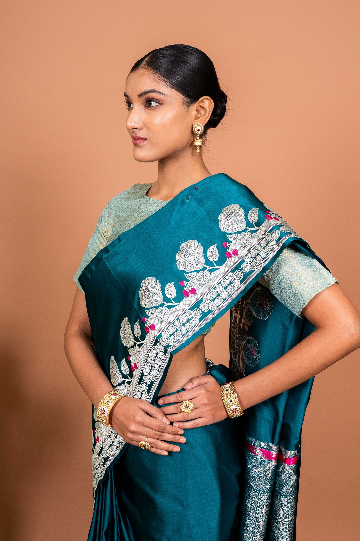 Gulner Border Handwoven Banaras Saree