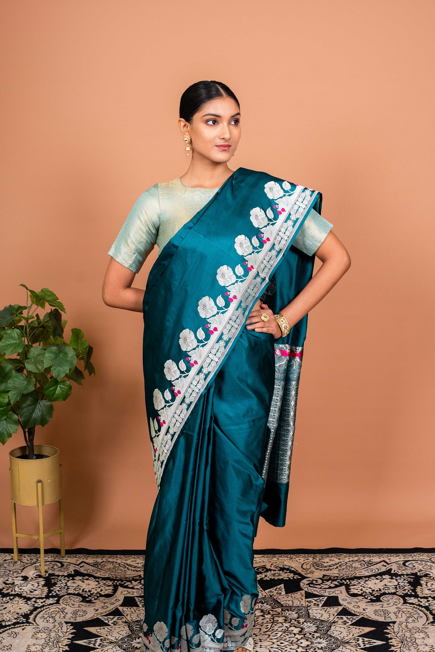 Gulner Border Handwoven Banaras Saree