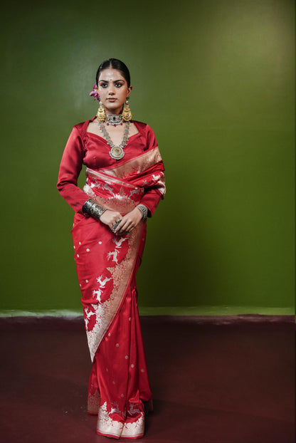 Hirni: Grace that moves like poetry. Banarasi Handwoven