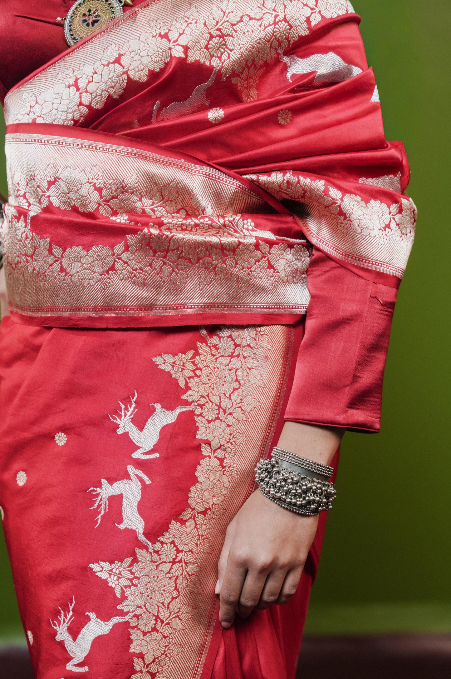 Hirni: Grace that moves like poetry. Banarasi Handwoven