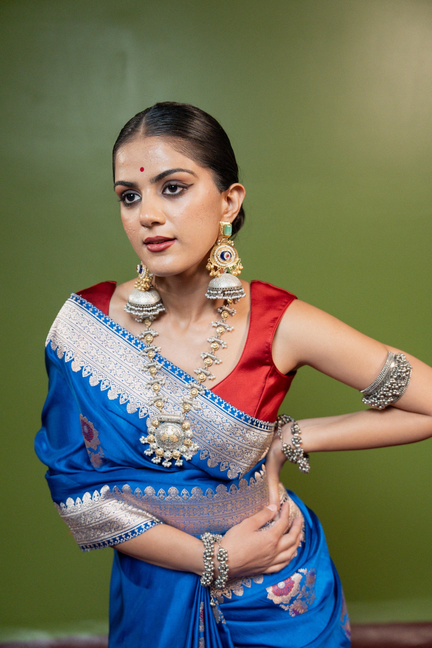 Kumudini: Grace that blooms in stillness. Banarasi Handwoven Saari