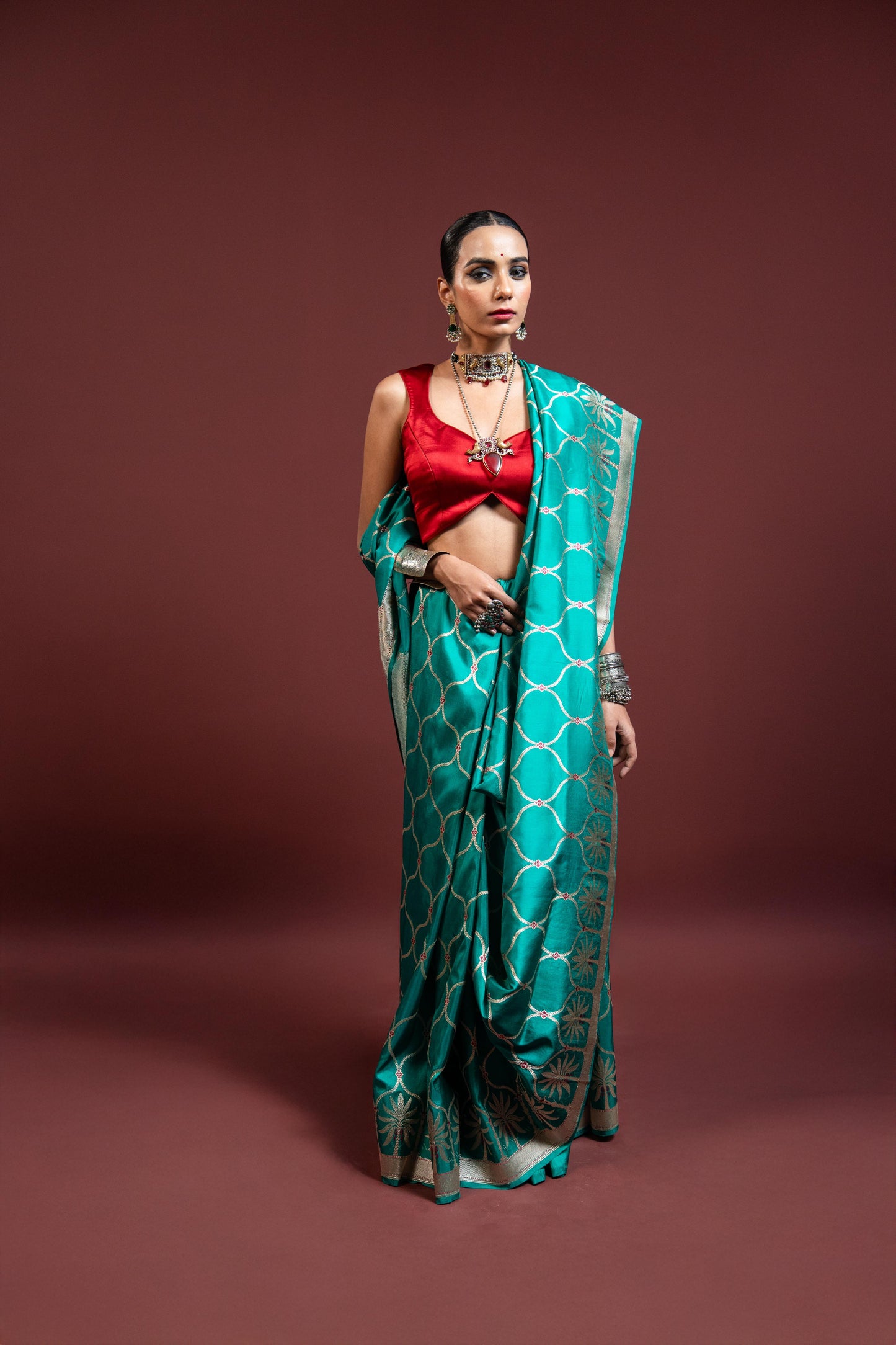 Tipti: A quiet glow of elegance.