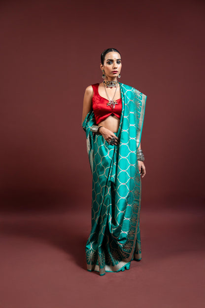 Tipti: A quiet glow of elegance.