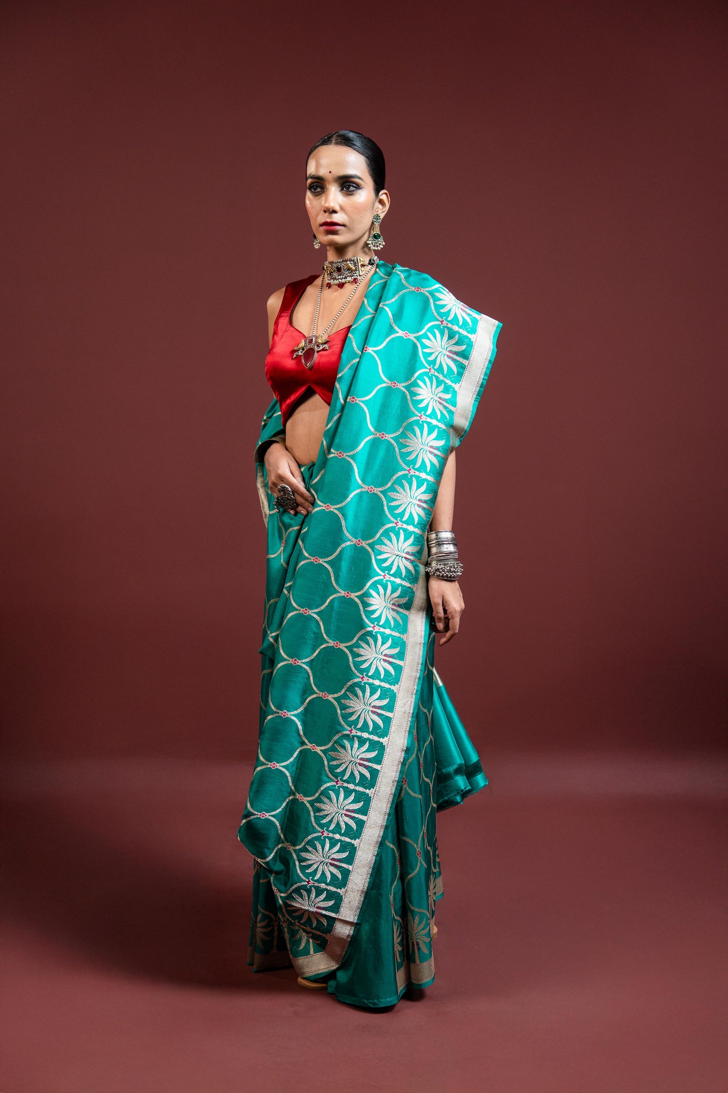 Tipti: A quiet glow of elegance.