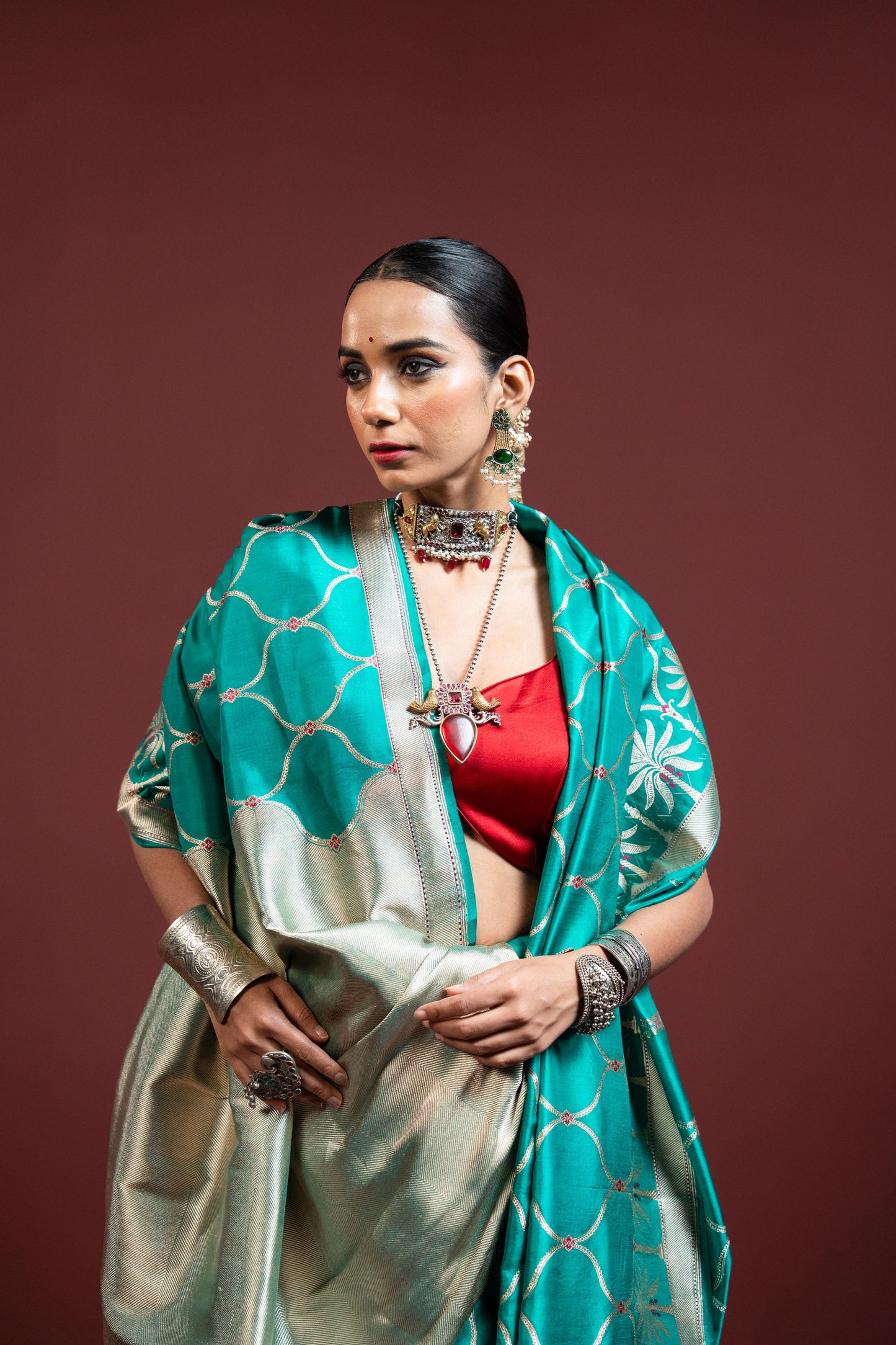 Tipti: A quiet glow of elegance.