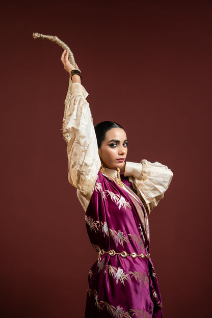 Naina: Where depth meets devotion. Banarasi Handwoven Saare