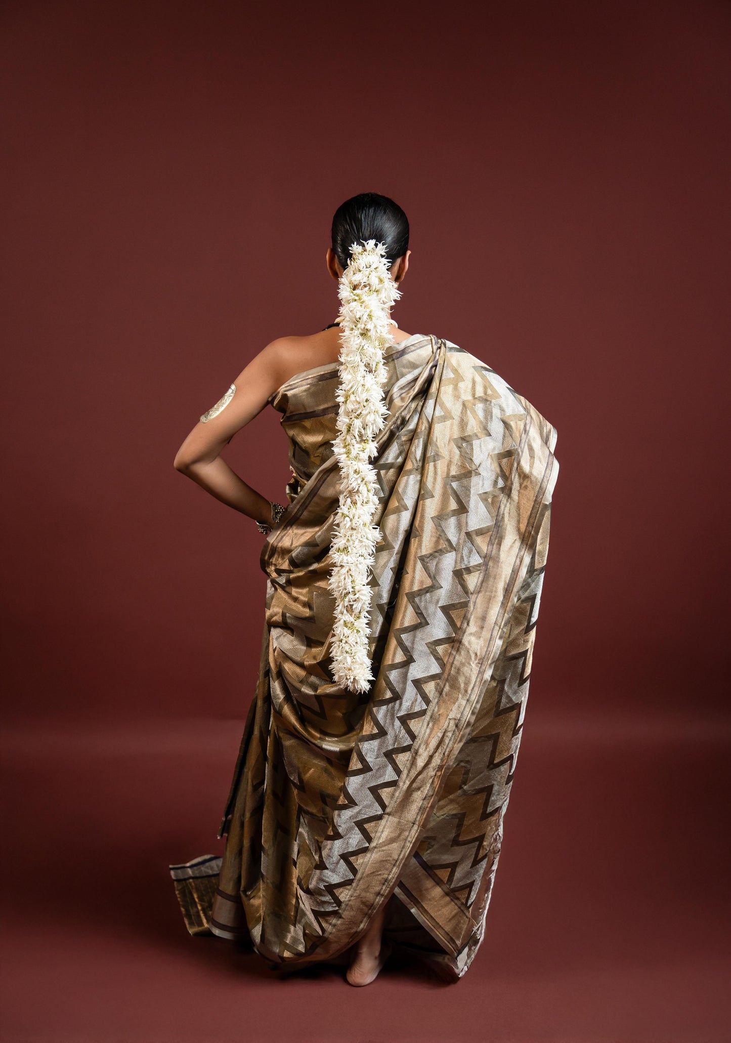 Aveera: A strength that glows quietly. Banarasi Saare