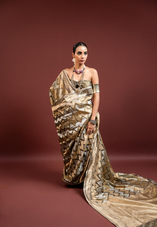 Aveera: A strength that glows quietly. Banarasi Saare