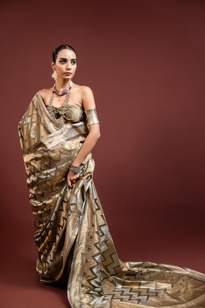 Aveera: A strength that glows quietly. Banarasi Saare