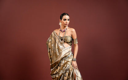 Aveera: A strength that glows quietly. Banarasi Saare