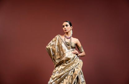 Aveera: A strength that glows quietly. Banarasi Saare